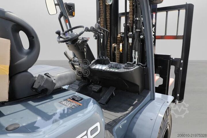 Gaffeltruck Toyota 8FD50N 5 Tons Diesel 3 Stage Forklift