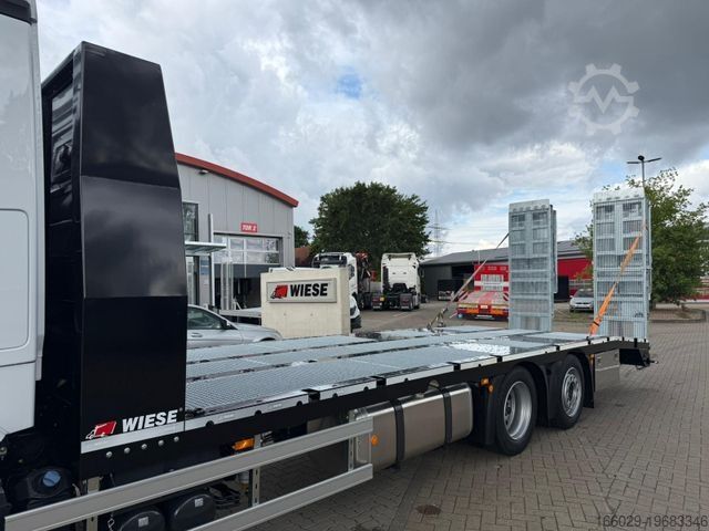Lastbil med flak MERCEDES-BENZ Actros mit Rampen, Maschinentransporter