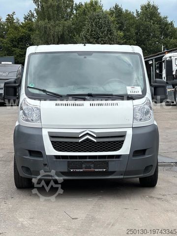 Slēgtais furgons CITROEN Jumper Kasten 60 HDI 100 AHK Regale