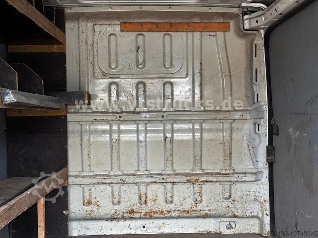 Slēgtais furgons CITROEN Jumper Kasten 60 HDI 100 AHK Regale