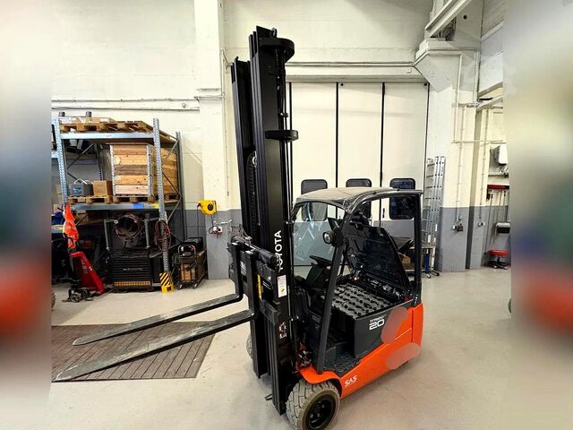 Elektrisk trehjuls gaffeltruck Toyota 8FBE20T