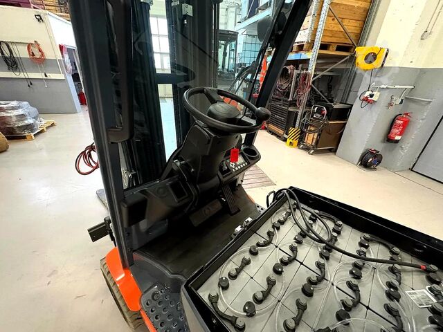 Elektrisk trehjuls gaffeltruck Toyota 8FBE20T
