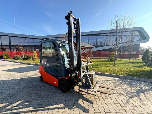 Elektro četvorotočkaš viljuškar Toyota 8FBMT25