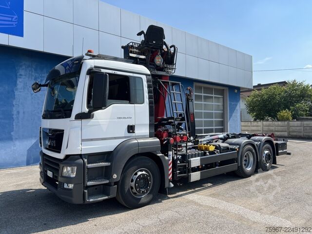 āķa manipulatora kravas automobilis ar celtni MAN TGS 26.470