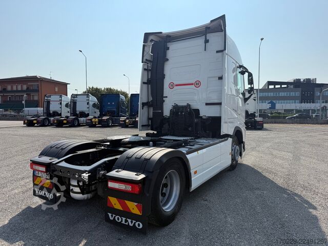 Standarta vilcējs Volvo fh 500 i save