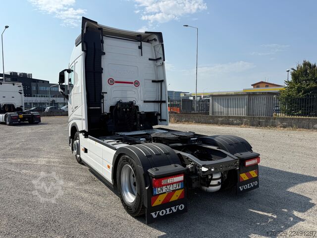 Standarta vilcējs Volvo fh 500 i save