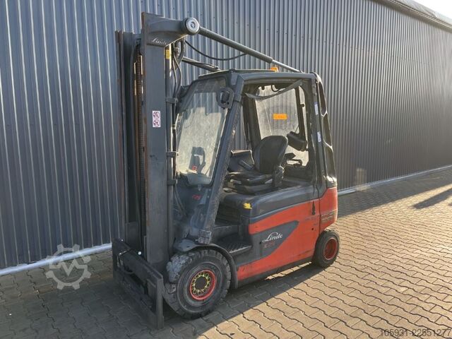 Chariot élévateur électrique à 4 roues Linde E25-01
