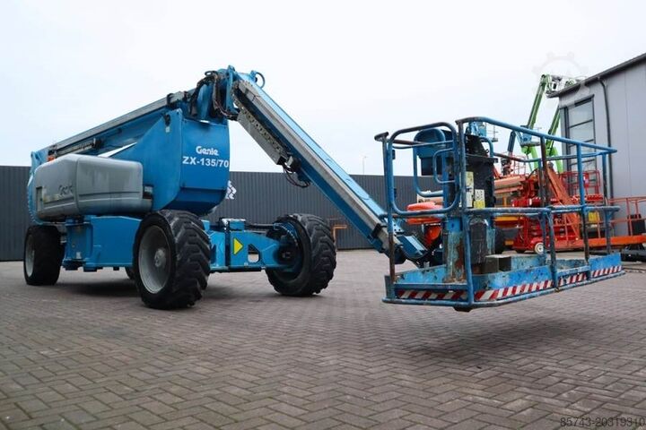 铰接式伸缩工作平台 Genie ZX135/70 Diesel, 4x4x4 Drive, 43m Lifting Height,