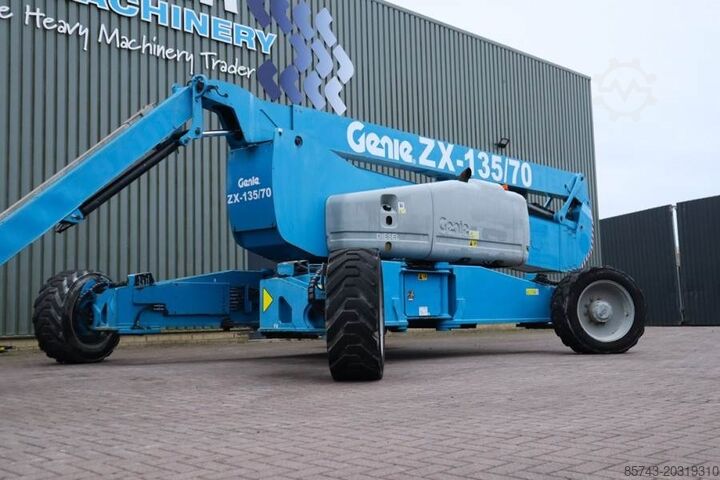 铰接式伸缩工作平台 Genie ZX135/70 Diesel, 4x4x4 Drive, 43m Lifting Height,