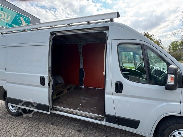 Dobozos furgon FIAT Ducato Maxi 35 180 L4H2 *Automatik*