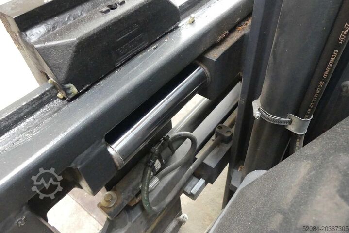 CombiLift - четырехходовой электропогрузчик Combilift COMBi-CBE4