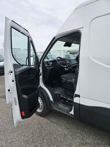 Varebil Iveco Daily 38s14e
