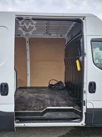 Varebil Iveco Daily 38s14e
