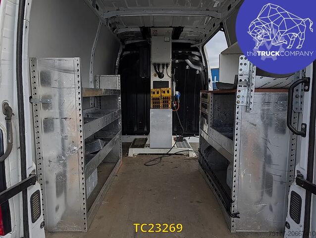 Thang máy Renault Master Hoogtewerker