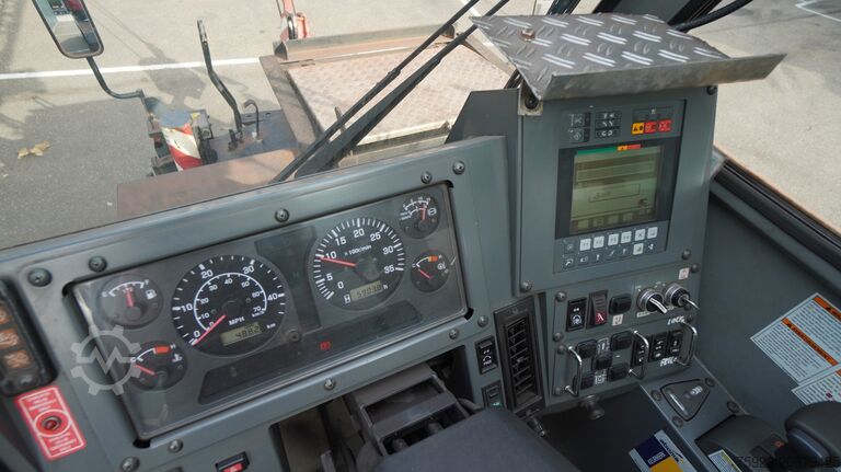 Truk derek TADANO-FAUN GR-300EX WITH JIB 4X4X4 ROUGH TERRAIN CRANE