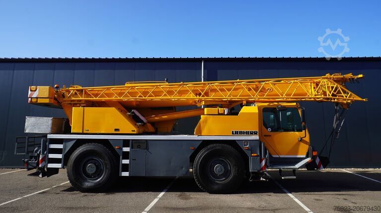 شاحنة رافعة Liebherr LTM 1030-2.1 WITH JIB