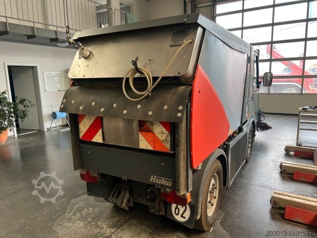 Dostosowany van HAKO Citymaster CM 2200 Kehrmaschine 2 m³