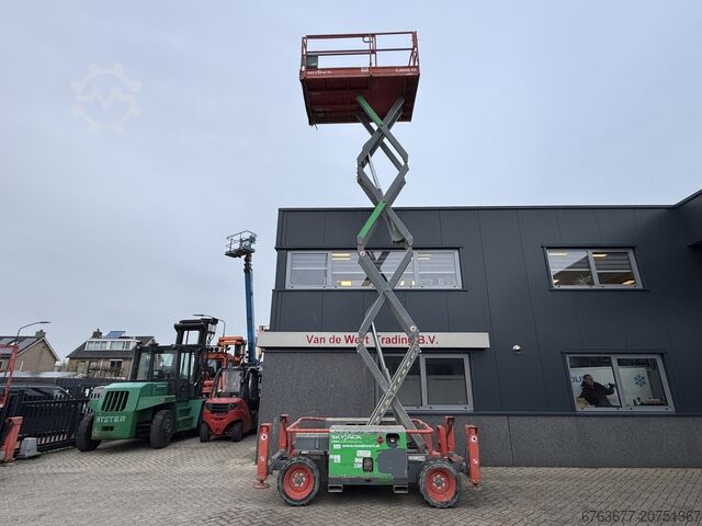 SKYJACK SJ 6826RT Scissor Lift SCISSOR 2014 4x4 Kubota 10m Working Height SKYJACK SJ6826RT Schaarhoogwerker SCISSOR 2014 4X4 Kubota 10mtr Werkhoogte