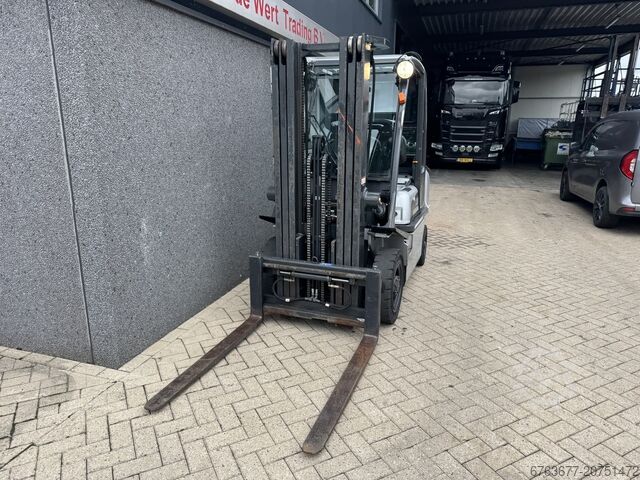 Nissan UD02A25PQ Triplo 475 Frilyft/Sidoförskjutning LPG 2005 NISSAN UD02A25PQ Triplo 475 Freelift/Sideshift LPG 2005