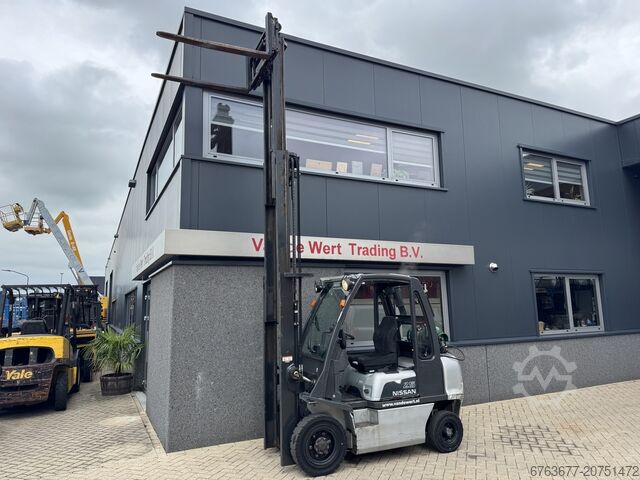 Nissan UD02A25PQ Triplo 475 Frilyft/Sidoförskjutning LPG 2005 NISSAN UD02A25PQ Triplo 475 Freelift/Sideshift LPG 2005