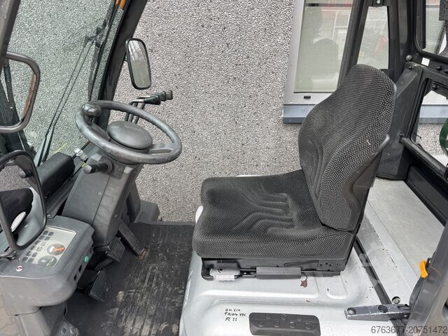 Nissan UD02A25PQ Triplo 475 Frilyft/Sidoförskjutning LPG 2005 NISSAN UD02A25PQ Triplo 475 Freelift/Sideshift LPG 2005