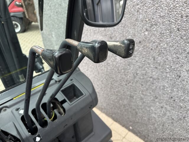 Nissan UD02A25PQ Triplo 475 Frilyft/Sidoförskjutning LPG 2005 NISSAN UD02A25PQ Triplo 475 Freelift/Sideshift LPG 2005