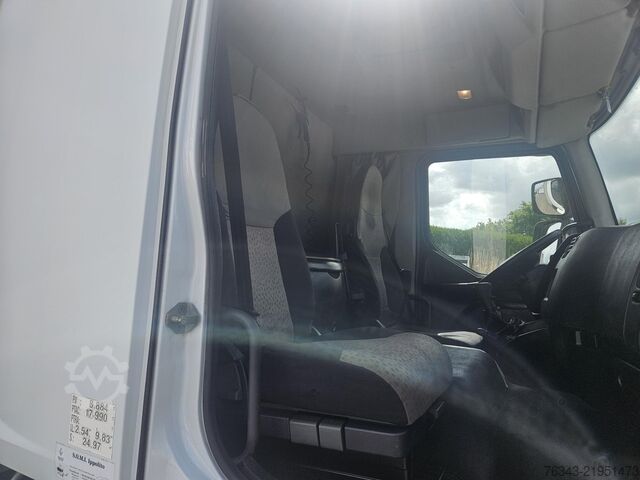 Skriňové nákladné vozidlo RENAULT MIDLUM 300.18 DXI - E5