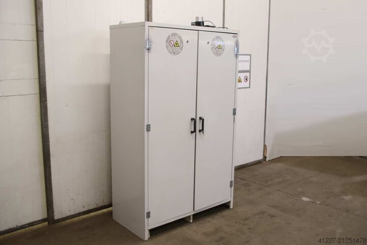 Skriňa na nebezpečné látky s vetraním asecos 1200/640/H2140 mm