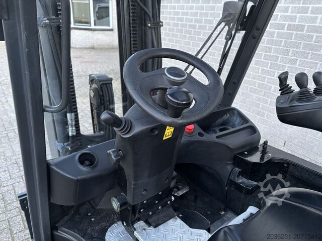 Elektrinis keturių ratų krautuvas Linde E35HL-01