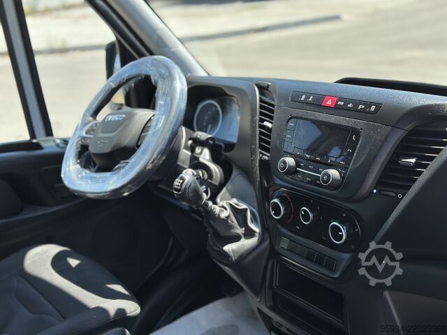 Furgoneta doble cabina Iveco Daily 35