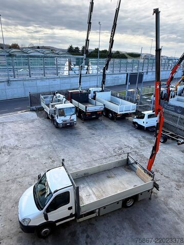Kamion sa ravnom platformom Iveco Daily 65C17