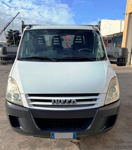 Kamion sa ravnom platformom Iveco Daily 65C17