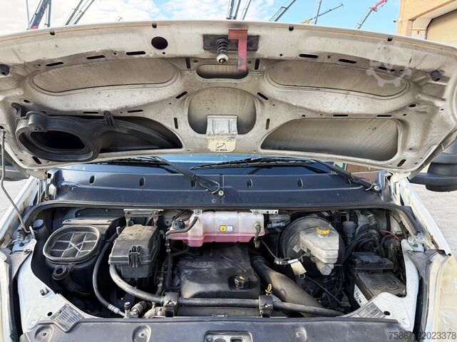 Kamion sa ravnom platformom Iveco Daily 65C17