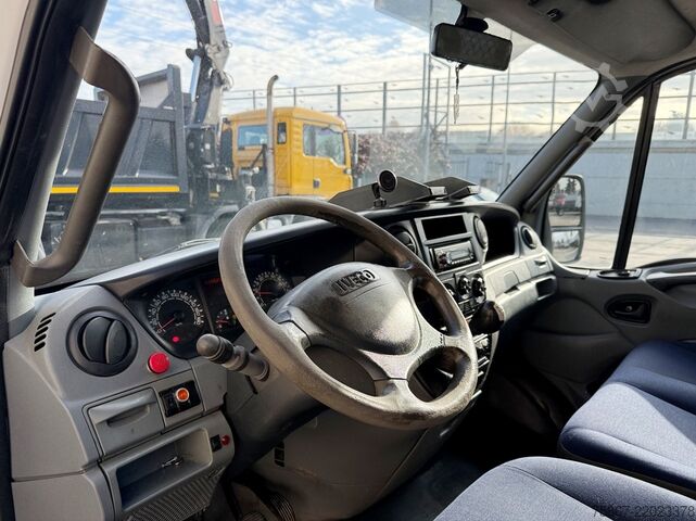 Kamion sa ravnom platformom Iveco Daily 65C17