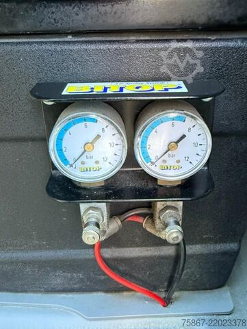 Kamion sa ravnom platformom Iveco Daily 65C17