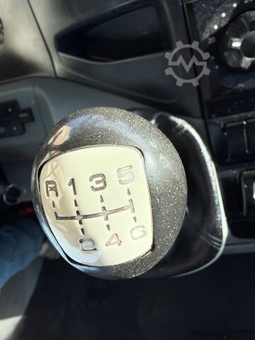 Kamion sa ravnom platformom Iveco Daily 65C17