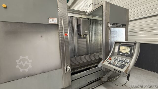 Qendër përpunimi vertikale Deckel Maho DMF 220 linear