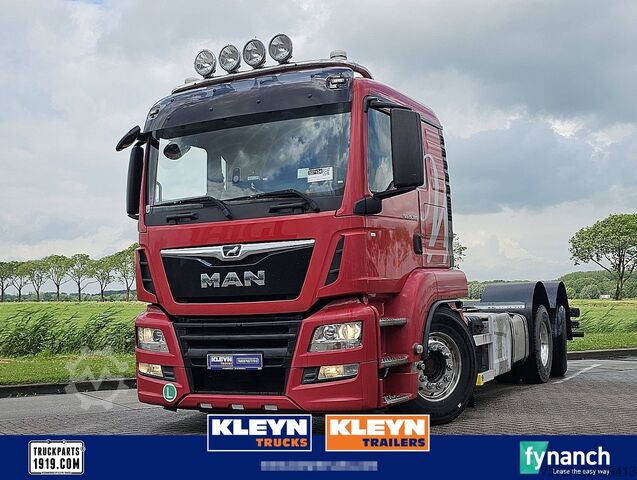 Chasis con cabina M.A.N. 26.500 TGX 6x2*4