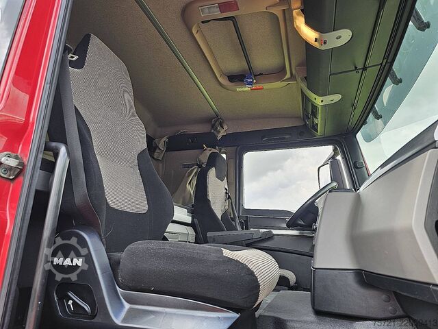 Chasis con cabina M.A.N. 26.500 TGX 6x2*4