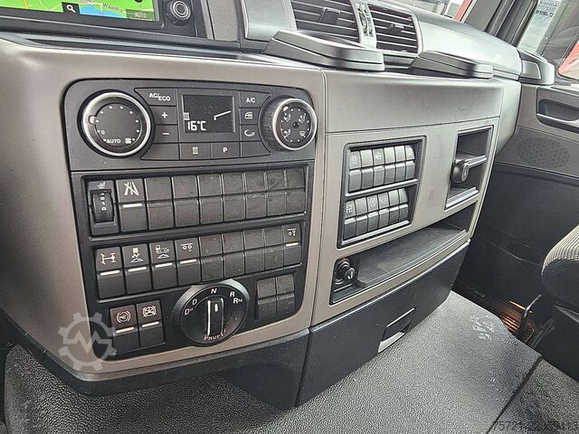 Chasis con cabina M.A.N. 26.500 TGX 6x2*4