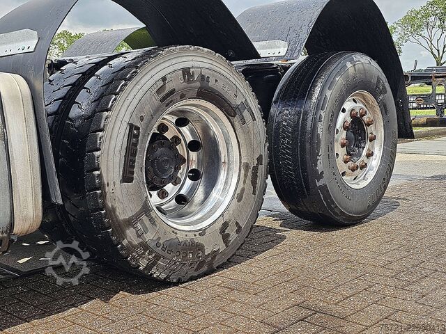Chassis com cabina MAN 26.500 TGX 6x2*4