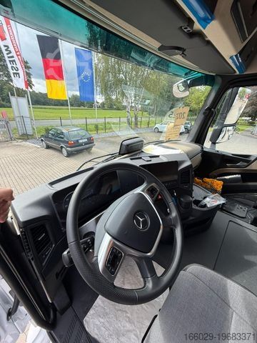 Biltransportlastbil MERCEDES-BENZ Actros mit Rampen, Maschinentransporter