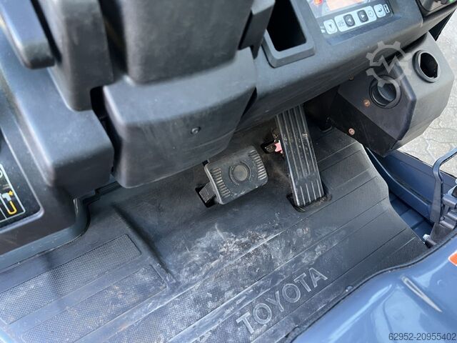 Электрический 3-колесный вилочный погрузчик Toyota 8 FBET 18