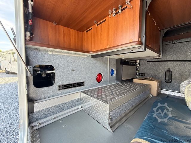 Integroitu matkailuauto CARTHAGO Liner For Two 53 Iveco *Rundsitzgruppe-Hubbett*