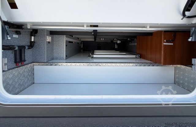Integroitu matkailuauto CARTHAGO Liner For Two 53 Iveco *Rundsitzgruppe-Hubbett*