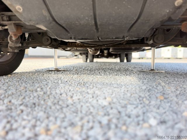 Integroitu matkailuauto CARTHAGO Liner For Two 53 Iveco *Rundsitzgruppe-Hubbett*