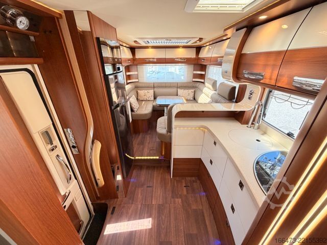 Integroitu matkailuauto CARTHAGO Liner For Two 53 Iveco *Rundsitzgruppe-Hubbett*