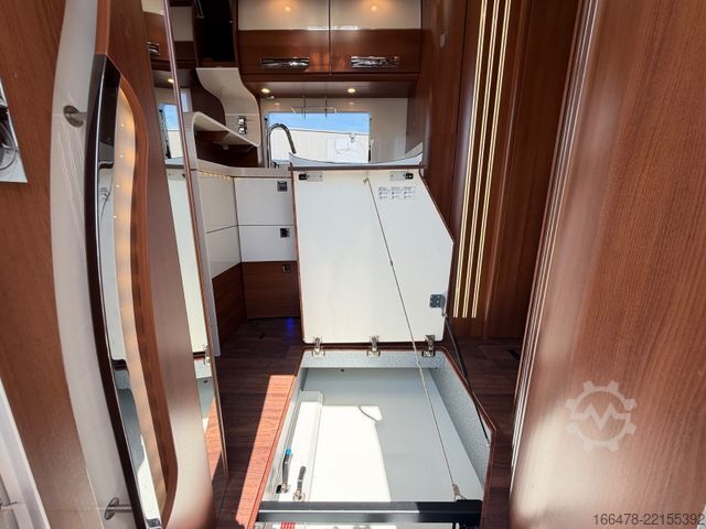 Integroitu matkailuauto CARTHAGO Liner For Two 53 Iveco *Rundsitzgruppe-Hubbett*