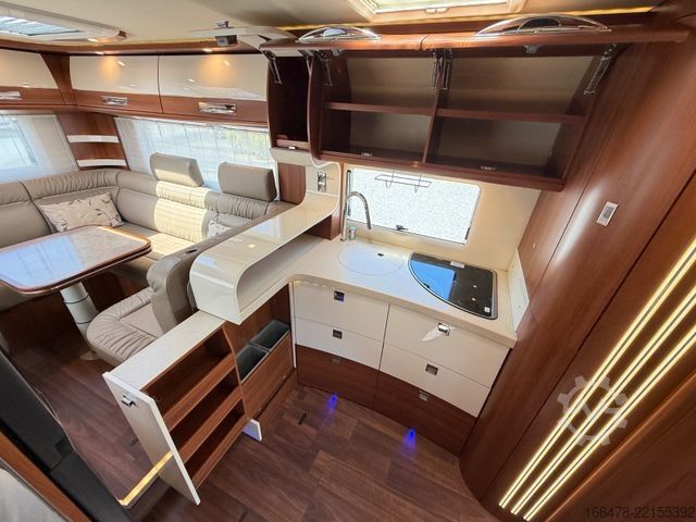 Integroitu matkailuauto CARTHAGO Liner For Two 53 Iveco *Rundsitzgruppe-Hubbett*