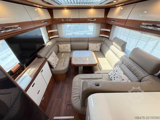 Integroitu matkailuauto CARTHAGO Liner For Two 53 Iveco *Rundsitzgruppe-Hubbett*